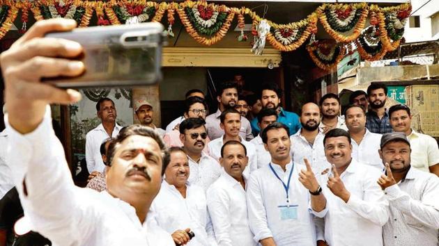 The Election Commission expects updated voter turnout for the fourth phase to improve by 2% .(HT Photo) The Election Commission expects updated voter turnout for the fourth phase to improve by 2% .(HT Photo)