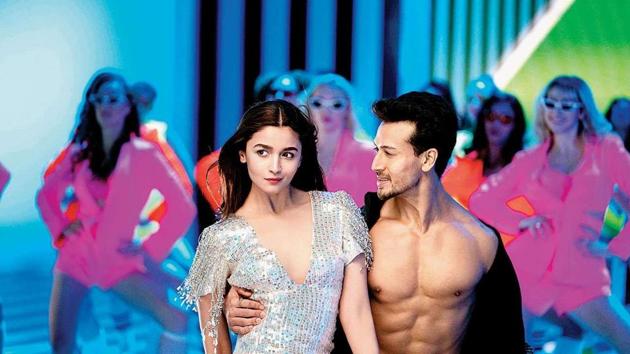 Tiger Shroff tries hard to woo Alia Bhatt in Hook Up song from Student of the Year 2.