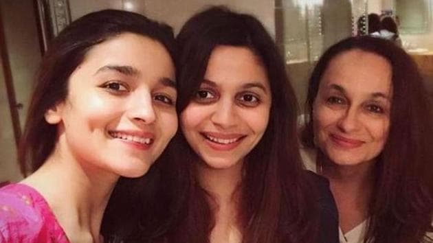 Shaheen Bhatt with sister Alia Bhatt and mother Soni Razdan.