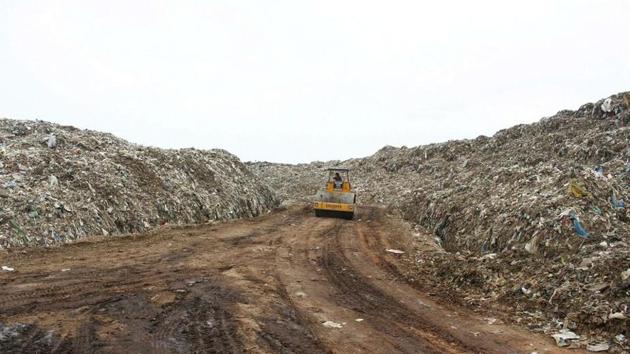 Implementing this would reduce the amount of waste dumped in Bandhwari by about 300 tonnes daily.(HT Photo)