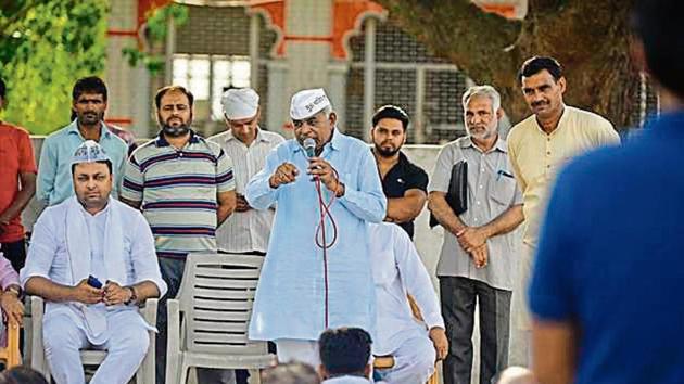Gugan Singh claimed he knew the area and its problems, and would do a better job as MP.(Biplov Bhuyan/HT PHOTO) Gugan Singh claimed he knew the area and its problems, and would do a better job as MP.(Biplov Bhuyan/HT PHOTO)