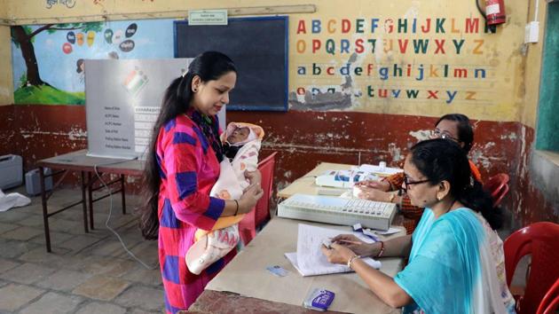 Twenty-nine-year-old Sonal Sawant at the voting booth with her two-month-old child in Kalyan on Monday.(Rishikesh Choudhary/HT Photo)