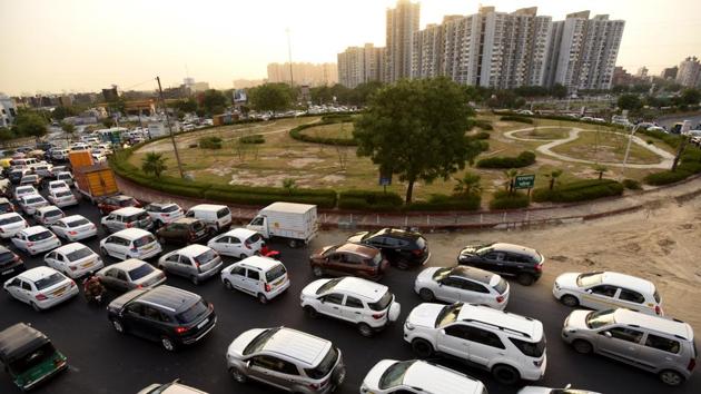 The Parthala chowk connects several areas that are crowded and prone to congestion in Noida, Greater Noida and Ghaziabad. (Virendra Singh Gosain/HT PHOTO) The Parthala chowk connects several areas that are crowded and prone to congestion in Noida, Greater Noida and Ghaziabad. (Virendra Singh Gosain/HT PHOTO)