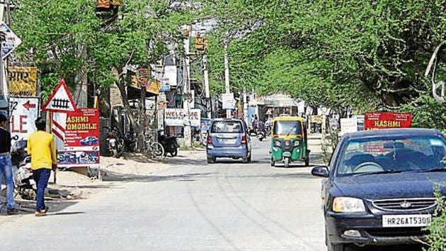 Ever since the colony was developed about 15 years ago, the residents have been using borewells to extract groundwater.(HT File Photo) Ever since the colony was developed about 15 years ago, the residents have been using borewells to extract groundwater.(HT File Photo)