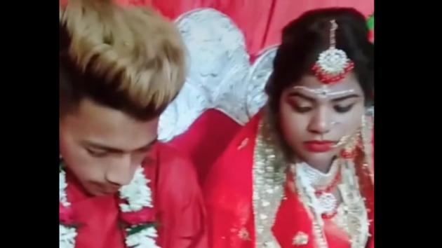 The viral video shows the groom completely engrossed in the game.(Facebook/@Ishare4)