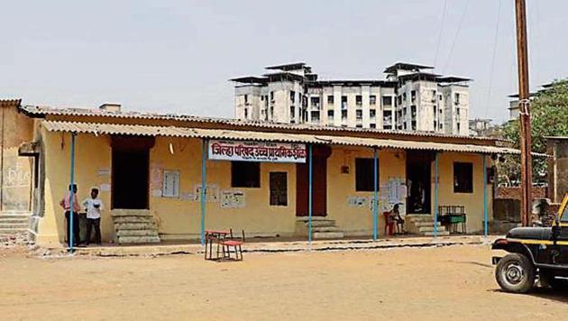 A relatively empty polling booth in Kalyan East on Monday.(Rishikesh Choudhary/HT Photo)