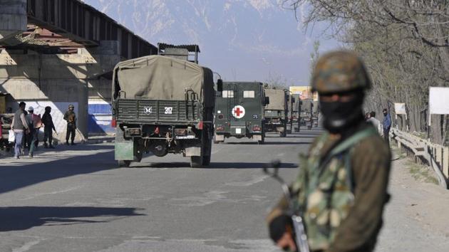 Authorities on Wednesday announced an end to the restrictions on civilian traffic along the 100km stretch between Uri and Srinagar along the lifeline highway that connects Kashmir to the outside world.(Waseem Andrabi /HT File Photo)