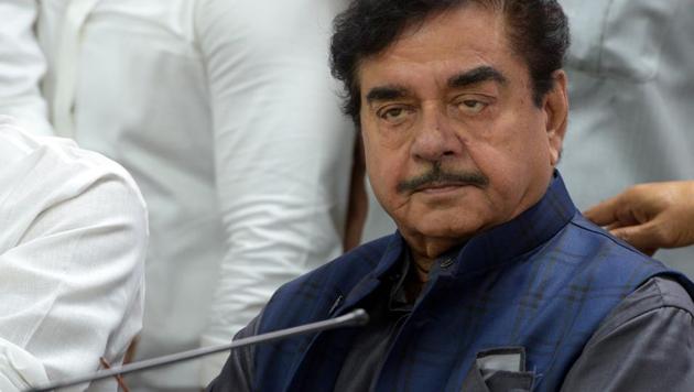 As per the affidavit, Sinha has movable assets of Rs 8.60 crore and immovable assets of Rs 103.61 crore while his wife Poonam Shatrughan Sinha has movable assets of Rs 18.67 crore and immovable assets of Rs 62.65 crore.(Mohd Zakir/HT PHOTO)