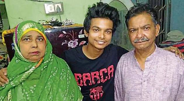 JEE Main qualifier Sufiyan Ansari with his parents (HT) JEE Main qualifier Sufiyan Ansari with his parents (HT)