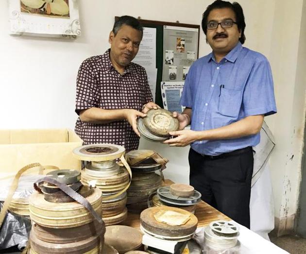 Abhijit Bhattacharya (left), documentation officer, Centre for Studies in Social Sciences, Kolkata and Prakash Magdum, director, NFAI, with collection. (HT/PHOTO) Abhijit Bhattacharya (left), documentation officer, Centre for Studies in Social Sciences, Kolkata and Prakash Magdum, director, NFAI, with collection. (HT/PHOTO)