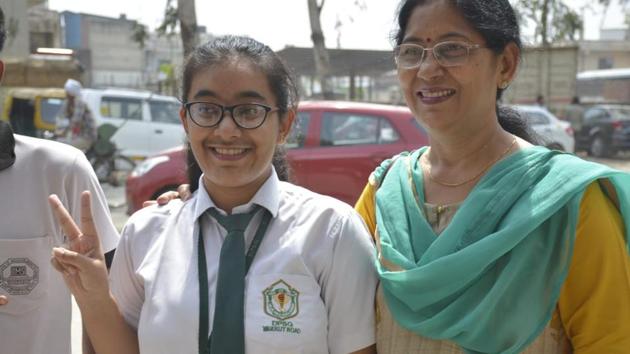 he Central Board of Secondary Education (CBSE) on Thursday released the Class 12 results for all regions with 23 students grabbing top three positions. Two students stood first, three got second position and 18 came third. The total pass percentage for the country is 83.4 percent. Joint toppers for the exam are Hansika Shukla (pictured) and Karishma Arora with 499 marks out of 500. (Sakib Ali / HT Photo)
