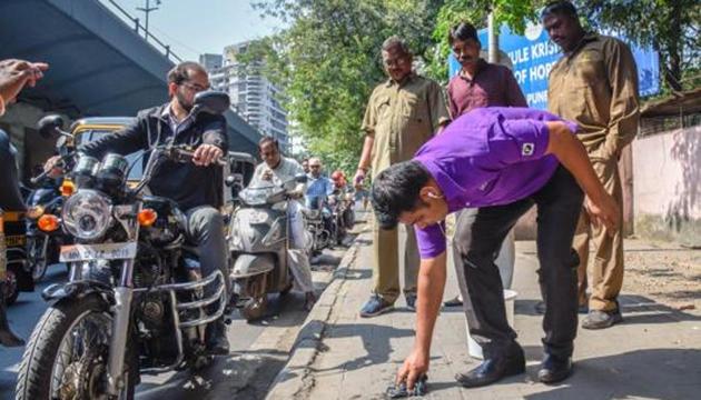 As part of cleanliness and anti-spitting drive, Pune Municipal Corporation (PMC) on April 25 has directed sanitary inspectors to target paan shops in the city. (HT FILE) As part of cleanliness and anti-spitting drive, Pune Municipal Corporation (PMC) on April 25 has directed sanitary inspectors to target paan shops in the city. (HT FILE)