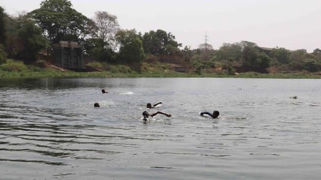 A site inspection of Ulhas river, which comes under the Kulgaon-Badlapur Municipal Council, has revealed high levels of water pollution, with a section of the river along Badlapur bubbling with thick foam and filth even after sewage treatment. According to the Maharashtra Pollution Control Board, municipal corporations are lagging far behind in their compliance to the Supreme Court’s directions to revive the river. (Rishikesh Choudhary / HT File)