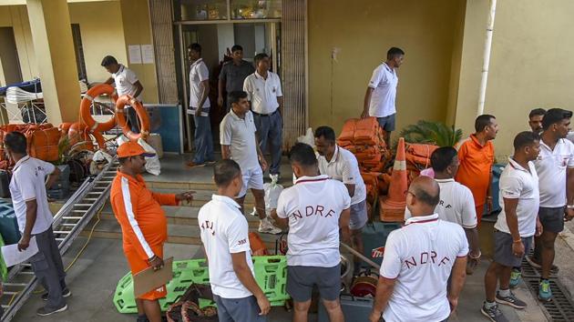 Fani lay centred about 430 km south-southwest of Puri and 225 km off Visakhapatnam in Andhra Pradesh till 8.30am on Thursday and was moving towards the coast at a speed of 15km an hour. It is expected to travel another 30 hours over the sea before making landfall, weather officials said.(PTI)