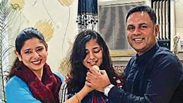 Maryam Raza Khan with parents(HT) Maryam Raza Khan with parents(HT)