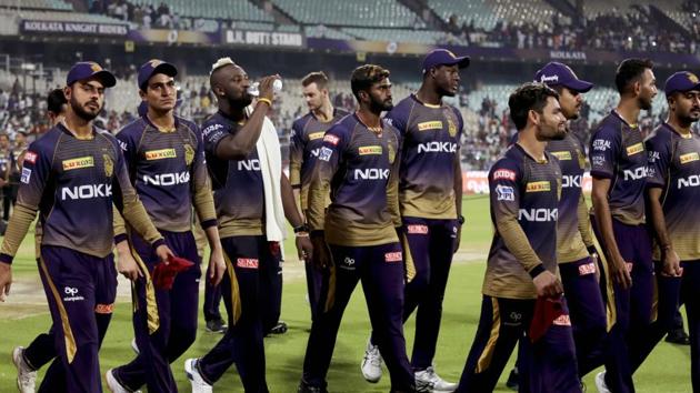 Kolkata Knight Riders team walk round the stadium as to greet the people after they won the match against Mumbai Indians at the VIVO IPL cricket T20 match in Kolkata, India, Monday, April 29, 2019. (AP Photo/Bikas Das)(AP)