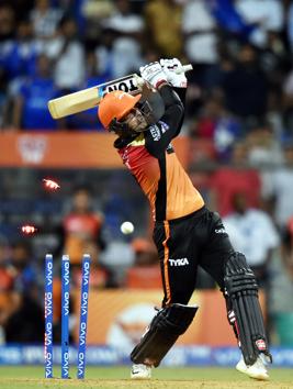 Manish Pandey and Mohammad Nabi kept SRH in the chase with a 49-run partnership. (PTI) Manish Pandey and Mohammad Nabi kept SRH in the chase with a 49-run partnership. (PTI)