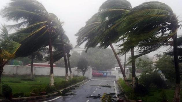 Strong winds and heavy rainfall hit Puri as Cyclone Fani made landfall in the district on Friday.(ANI PHOTO)