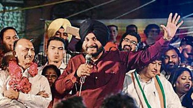 Congress leader Navjot Singh Sidhu addresses a gathering in Nabi Karim, Delhi. (Sonu Mehta/HT PHOTO) Congress leader Navjot Singh Sidhu addresses a gathering in Nabi Karim, Delhi. (Sonu Mehta/HT PHOTO)