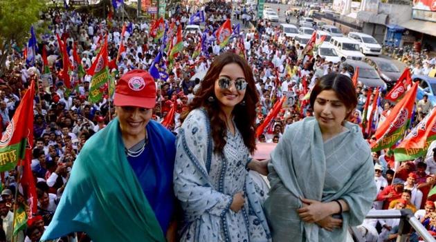Poonam Sinha thanked the people for joining the road show in large numbers(HT Photo)