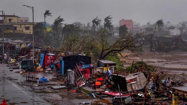 A number of districts of West Bengal, including East and West Midnapore, North and South 24 Parganas, besides Howrah, Hooghly, Jhargram and the Sundarbans were hit by the cyclone.(PTI PHOTO)