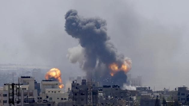 Smoke rises from an explosion caused by an Israeli airstrike in Gaza City, Saturday, May 4, 2019.(AP photo) Smoke rises from an explosion caused by an Israeli airstrike in Gaza City, Saturday, May 4, 2019.(AP photo)