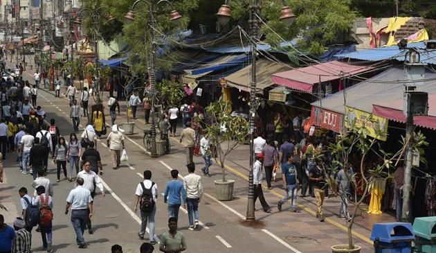 Rates hiked to discourage parking on Arya Samaj Road in Karol Bagh(Biplov Bhuyan/HT PHOTO)