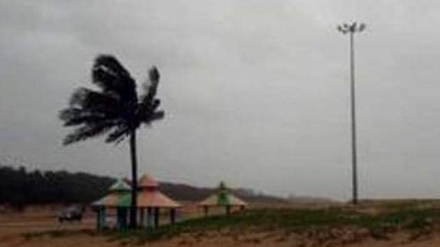 The cyclone has taken away all the moisture content in the air while moving towards Odisha and from there to West Bengal. This has resulted in dry weather conditions, causing sudden increase in temperatures in several districts of Andhra Pradesh by at least five degrees Celsius.(ANI PHOTO)