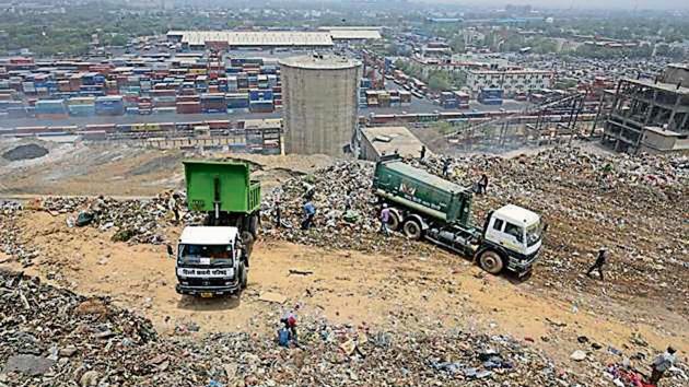 The vehicles are required to transport garbage from dhalaos to landfills and to clean drains. (burhaan kinu/HT FILE) The vehicles are required to transport garbage from dhalaos to landfills and to clean drains. (burhaan kinu/HT FILE)