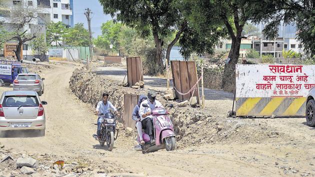During the monsoon season, it becomes difficult for us to commute, say residents of Vibgyor school main road in Sus-Mhalunge.(Milind Saurkar/HT Photo)