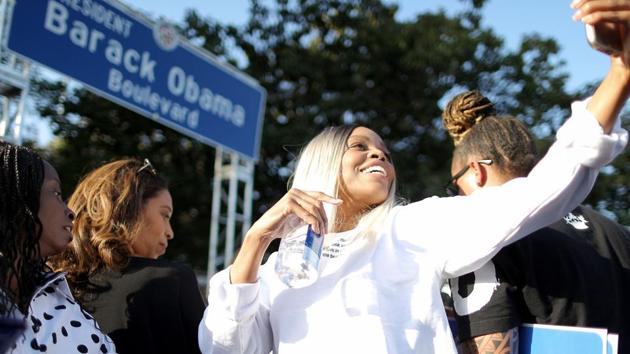 A woman takes a selfie in front of the unveiled street sign, at a festival where a South Los Angeles street was renamed Obama Boulevard, in honor of former US President Barack Obama, on May 4, 2019 in Los Angeles, California. (AFP photo) A woman takes a selfie in front of the unveiled street sign, at a festival where a South Los Angeles street was renamed Obama Boulevard, in honor of former US President Barack Obama, on May 4, 2019 in Los Angeles, California. (AFP photo)