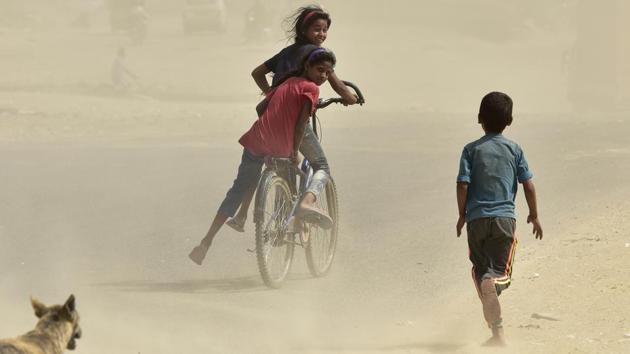 Children during sudden heavy dust storm at FNG road, in Noida. (Virendra Singh Gosain / HT Photo) Children during sudden heavy dust storm at FNG road, in Noida. (Virendra Singh Gosain / HT Photo)