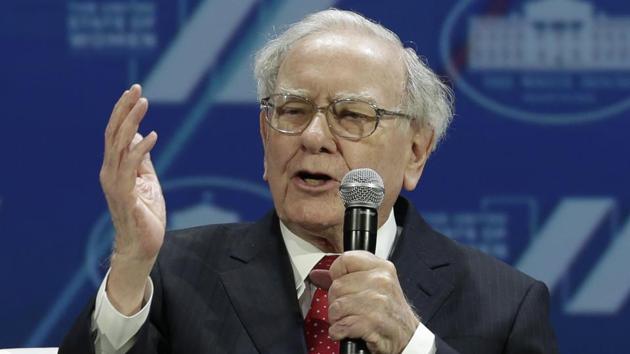 Billionaire Warren Buffett, one of the world’s most influential businessmen, said Saturday that he would not hesitate to fly in a Boeing 737 Max airplane, despite the grounding of the planes after two fatal crashes.(AFP)