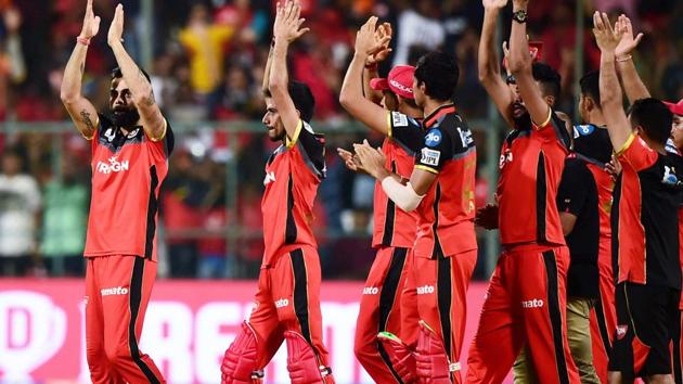 Skipper Virat Kohli and his RCB teammates acknowledge the crowd at the M Chinnaswamy Stadium in Bengaluru. (PTI)