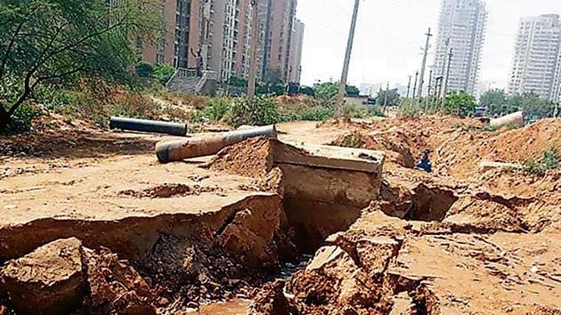 The pipeline was damaged near Pioneer Park, Sector 61. It took the GMDA 24 hours to repair the pipeline at cost of <span class='webrupee'>?</span>1.5 lakh.(Sourced)