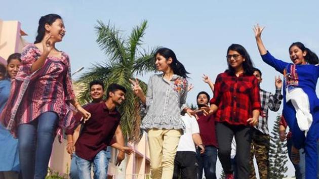 CBSE Class 10th Result 2019 Declared: The Central Board of Secondary Education (CBSE) has declared the Class 10 board examination results 2019. Out of 1761078 students who appeared in the CBSE Class examinations 1604428 have passed.(Parwaz Khan /HT file)