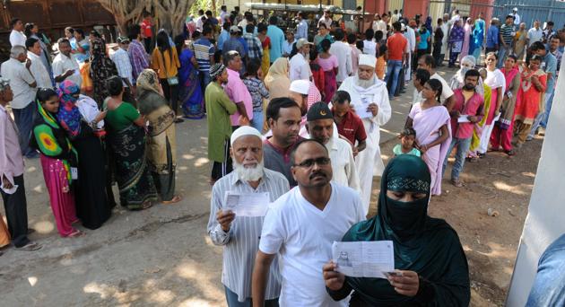 Voters stand in a queue to cast their vote during the fifth phase of Lok Sabha elections, at a polling booth, in Ranchi, Jharkhand, India, on Monday, May 06, 2019.(Diwakar Prasad/ Hindustan Times)