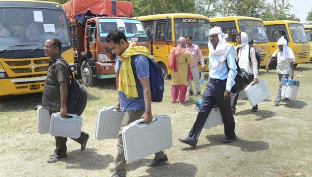 Poll officials leaving for voting booths ahead of May 6 elections in Uttar Pradesh.(PTI file photo)