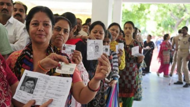 Election officials on duty in Mohanlalganj said that people started queuing up from 6am onwards and by the time voting started at 7am, there were already large crowds at the polling booths.(HT Photo)