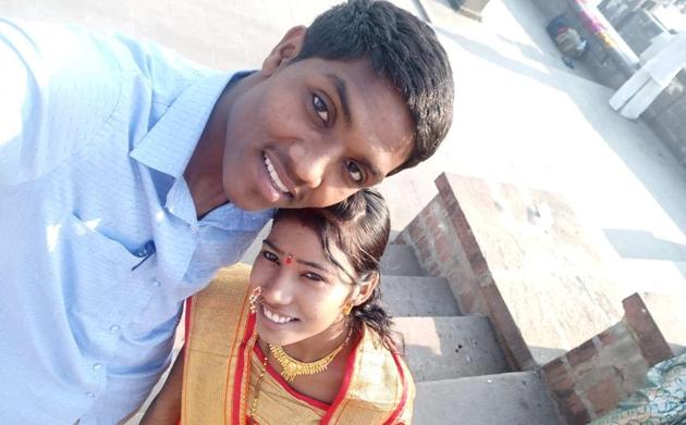 Mangesh Ransingh (23) and wife Rukmini (19) got married six months ago. (HT/PHOTO) Mangesh Ransingh (23) and wife Rukmini (19) got married six months ago. (HT/PHOTO)