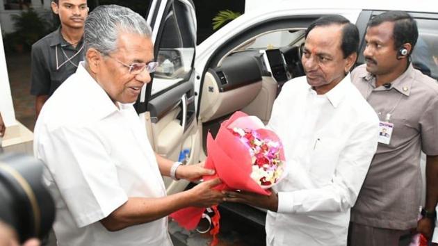 Kerala chief minister Pinarayi Vijayan with his Telangana counterpart K. Chandrashekar Rao in Thiruvananthapuram on Monday (HT Photo) Kerala chief minister Pinarayi Vijayan with his Telangana counterpart K. Chandrashekar Rao in Thiruvananthapuram on Monday (HT Photo)