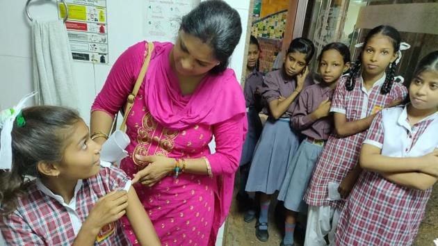 EDMC girl students getting HPV vaccine at the Guru Teg Bahadur Hospital.(HT Photo)