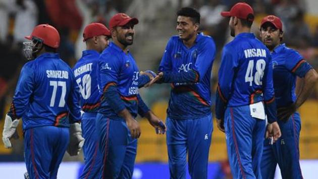 Afghan cricketer Mujeeb Ur Rahman (C) celebrates with his teammates after he dismissed Sri Lankan batsman Dasun Shanaka during the one day international (ODI) Asia Cup cricket match between Sri Lanka and Afghanistan at the Sheikh Zayed Stadium in Abu Dhabi on September 17, 2018.(AFP)