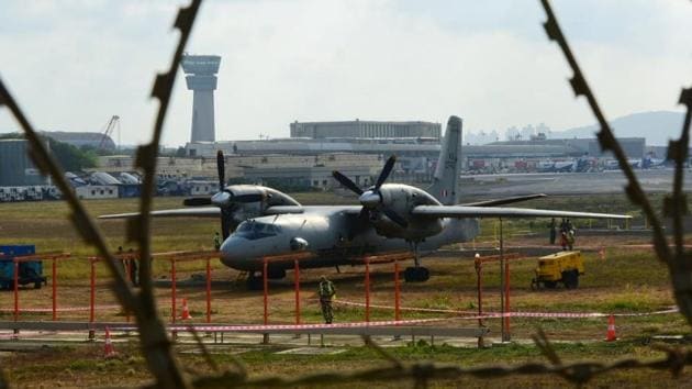 The Indian Air Force aircraft AN 32 that overshot the runway at Mumbai airport on Wednesday.(Vijayanand GuptaHT photo)