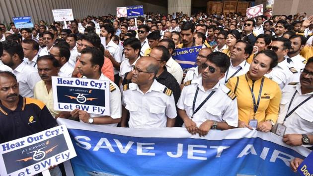 The Bhartiya Kamgar Sena (BKS), the trade union wing of the Shiv Sena, on Wednesday led a protest by the staff of Jet Airways, seeking the government’s intervention to solve the crisis facing the beleaguered airline.(Satyabrata Tripathy/HT Photo)