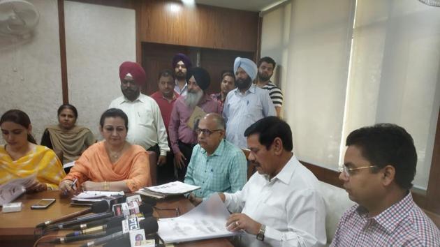PSEB 10th Result 2019: Punjab School Education board (PSEB) declared the result for Class 10 exams on Wednesday.(HT Photo)