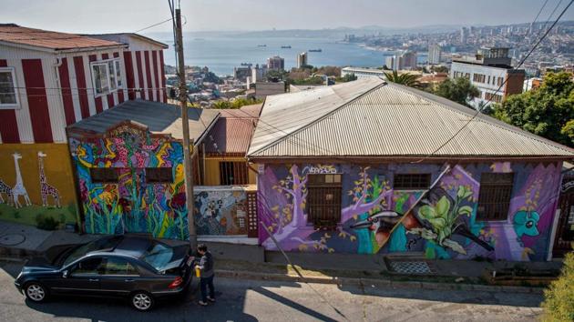 Over the last few years, the walls of houses in Elias Street have been transformed into giant canvases where graffiti artists show off their skills. It was brought about by “young people’s need to go out and express themselves in the street,” Sammy Espinoza, a graffiti artist and graphics designer, told AFP. (Martin Bernetti / AFP) Over the last few years, the walls of houses in Elias Street have been transformed into giant canvases where graffiti artists show off their skills. It was brought about by “young people’s need to go out and express themselves in the street,” Sammy Espinoza, a graffiti artist and graphics designer, told AFP. (Martin Bernetti / AFP)