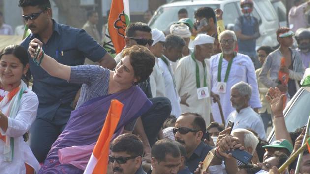 Congress general secretary Priyanka Gandhi Vadra taking a selfie during a road show at Ghaziabad.(Sakib Ali / HT Phot o)