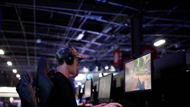 A gamer plays PlayerUnknown's Battlegrounds (PUBG) at the Paris Games Week (PGW), a trade fair for video games in Paris, France.(REUTERS)