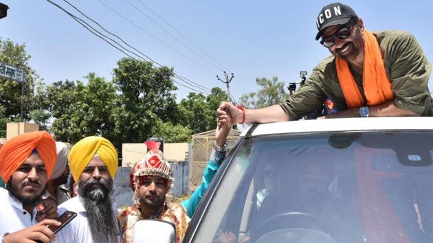 BJP candidate from Gurdaspur Lok Sabha Sunny Deol during a roadshow at Nawan village in Gurdaspur on Sunday, May 5, 2019.(ANI)